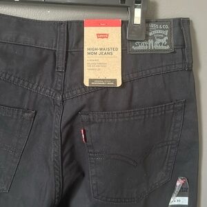 Levi’s High Waisted Mom Jeans Black 29x30 Tapered Leg New with Tag